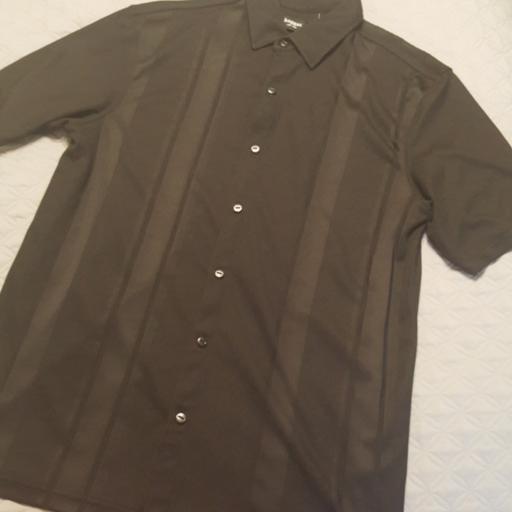Black size L textured button down